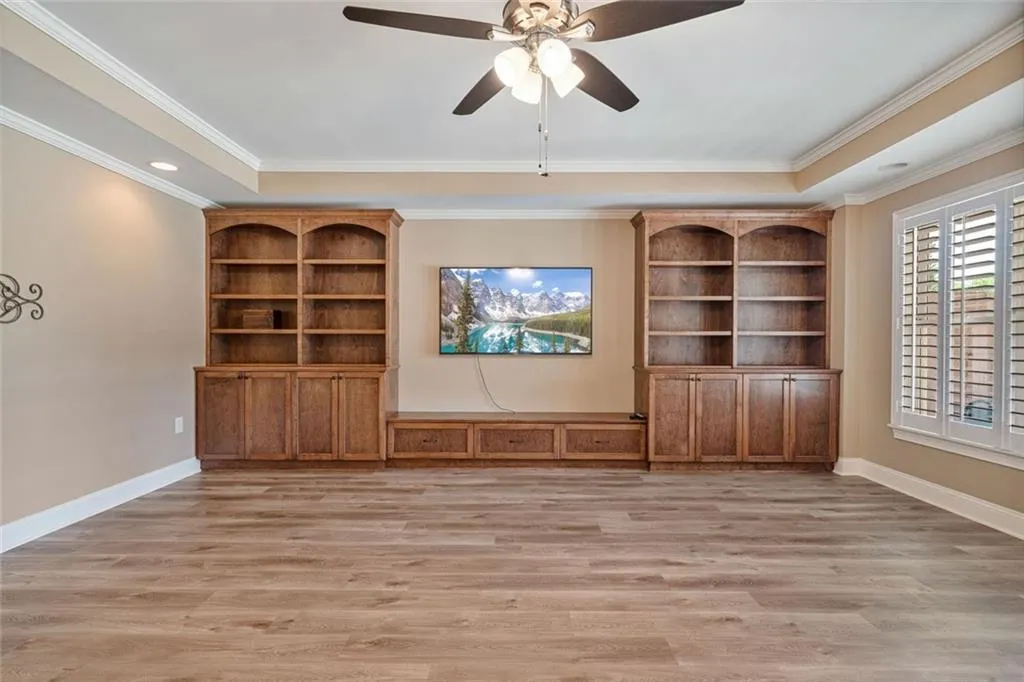 Cumming, Georgia 30028, United States, 6 Bedrooms Bedrooms, ,5 BathroomsBathrooms,Residential,Pending,120446