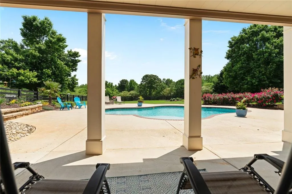 Cumming, Georgia 30028, United States, 6 Bedrooms Bedrooms, ,5 BathroomsBathrooms,Residential,Pending,120446