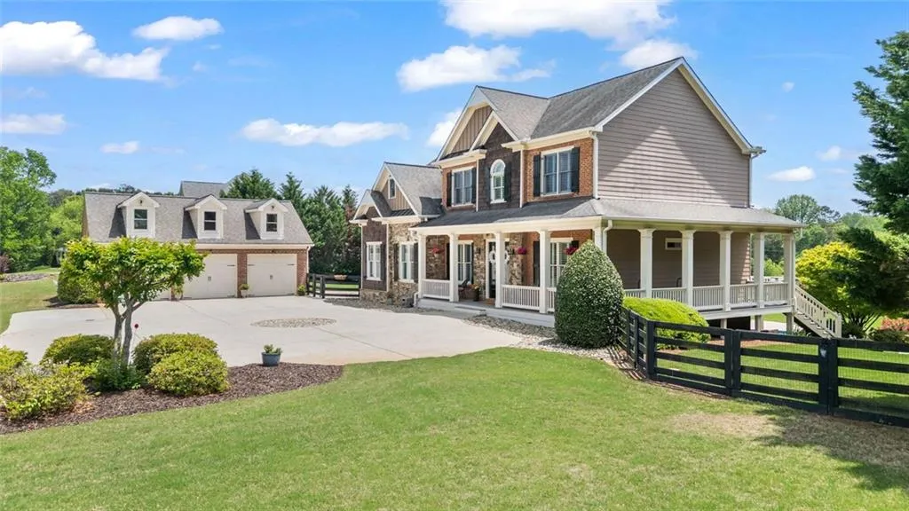 Cumming, Georgia 30028, United States, 6 Bedrooms Bedrooms, ,5 BathroomsBathrooms,Residential,Pending,120446