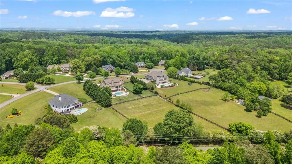 Cumming, Georgia 30028, United States, 6 Bedrooms Bedrooms, ,5 BathroomsBathrooms,Residential,Pending,120446