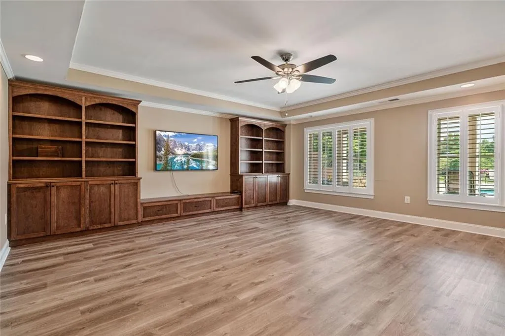 Cumming, Georgia 30028, United States, 6 Bedrooms Bedrooms, ,5 BathroomsBathrooms,Residential,Pending,120446