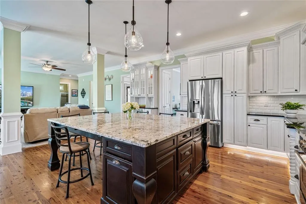 Cumming, Georgia 30028, United States, 6 Bedrooms Bedrooms, ,5 BathroomsBathrooms,Residential,Pending,120446