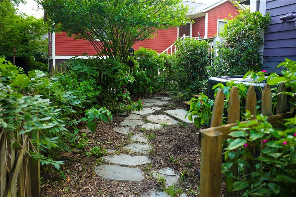 611 Pickett Street, Atlanta, Georgia image 32