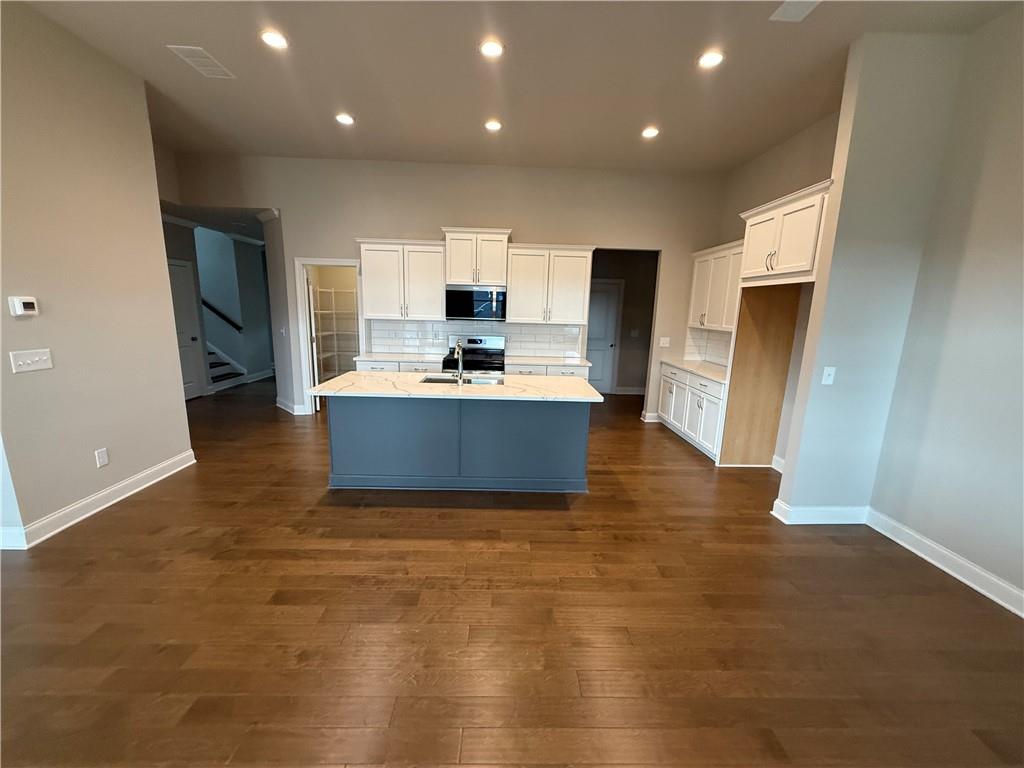 329 Lakeside Court