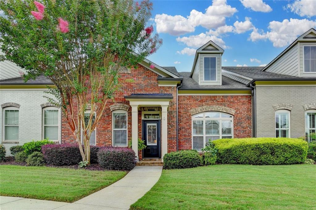 Absolutely stunning MASTER-ON-MAIN townhome in fabulous Jamestown. Spacious kitchen has granite countertops, SS appliances and beautiful 42" antique
beige custom cabinets. Family room has vaulted ceilings and a gas fireplace. Beautiful hardwood floors and plantation shutters on main level. Master suite has
soaring 14' ceilings, a large walk-in closet, double vanities and separate tub & shower. Upstairs is a full bath shared by two secondary bedrooms and a spacious
loft great for an office or second sitting room. Walk-in attic space with great storage. The lovely screened porch has open views instead of someone's garage!
Jamestown is a gated, swim/tennis community with lawn care included in HOA. Easy access to Windward, Avalon, Halcyon, Highway 400, and the Big Creek
Greenway.