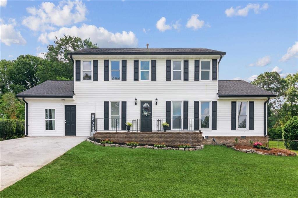 Welcome to 2284 Briarwood Circle—a beautifully updated 4-bedroom, 3.5-bath home that perfectly blends modern style, generous space, and thoughtful renovations. Featuring brand-new luxury flooring, a sleek kitchen with quartz countertops & stainless steel appliances, and spa-inspired bathrooms with designer finishes, this home is truly move-in ready. A new HVAC, water heater, fresh paint, and high-end fixtures ensure lasting comfort and efficiency.
The backyard features a bonus exterior structure that offers great potential and just needs your vision and updates to transform it into a guest suite, studio, or Airbnb
Located minutes from I-20, shopping, dining, and excellent schools, this property offers both convenience and value.
Don’t wait—schedule your private tour today and see why this $339K home stands out in Conyers!