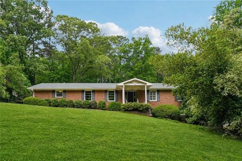 Homes For Sale - 2118 Skytop Drive<br/> Stone Mountain, GA 30087