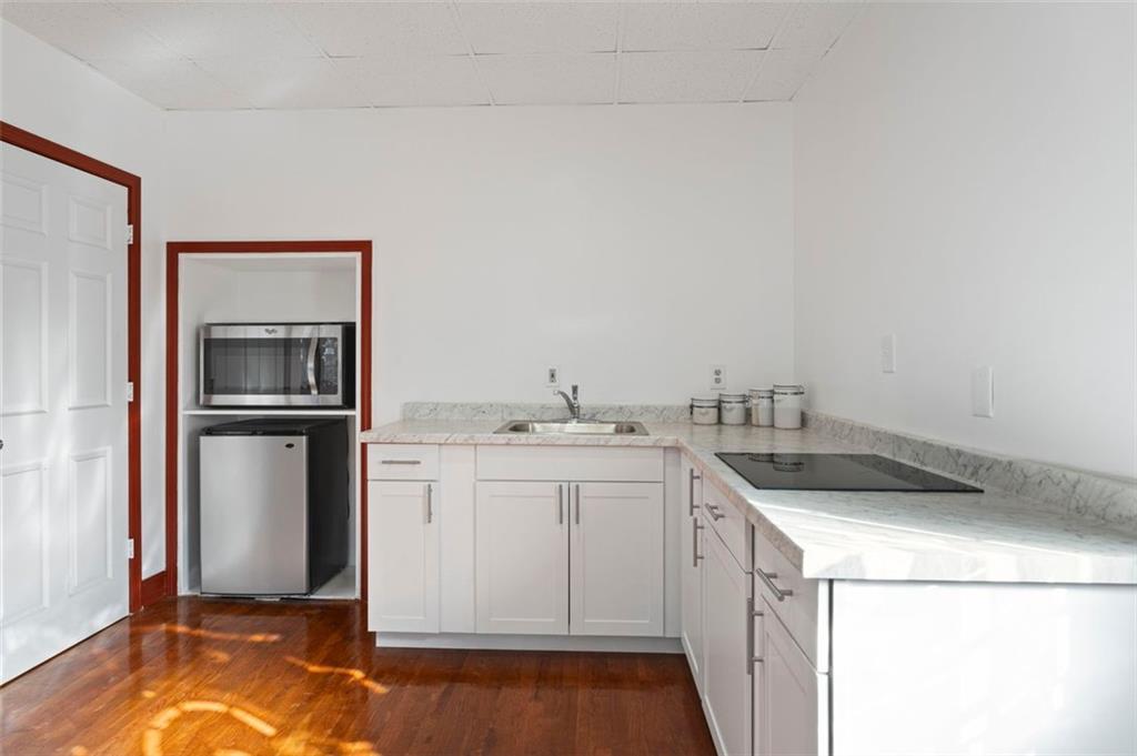 Alexandr Lukomskiy - Residential Lease
