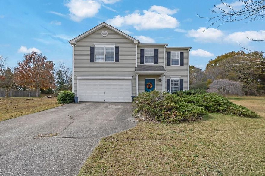 Charming 3-bedroom, 2.5-bath home on a quiet cul-de-sac in Cumming! Built in 2000, this home features an open floor plan, spacious living areas, and a well-maintained yard. Enjoy a private backyard perfect for entertaining. Conveniently located near schools, shopping, and dining. Ask about special financing options with as little as 5% down. Don’t miss this opportunity to own a lovely home in a sought-after neighborhood!