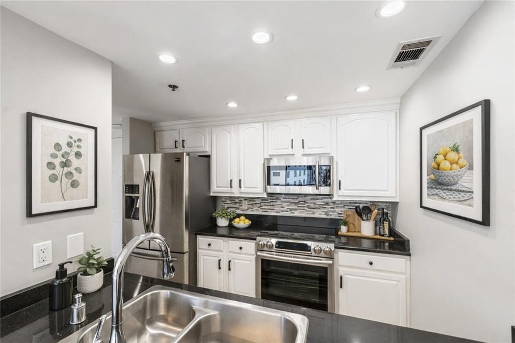 3481 Lakeside Drive 2303