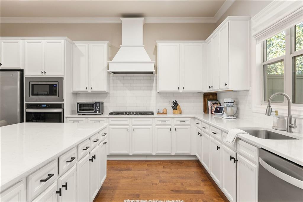 2504 Skyland Drive NE 18