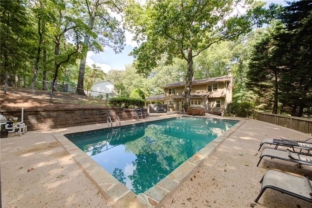 835 Lakeshore Drive NW