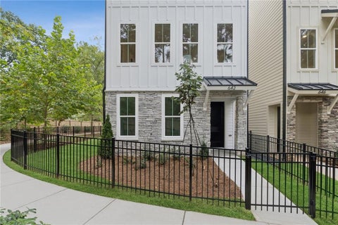 Homes For Sale - 642 Memphis Drive<br/> Scottdale, GA 30079
