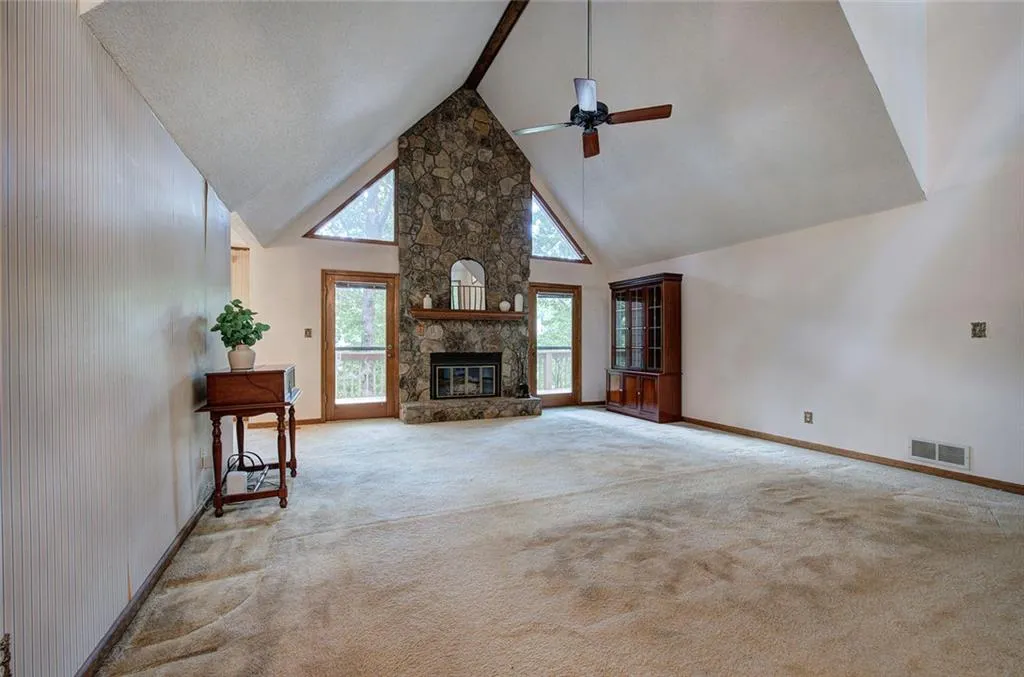 Waleska, Georgia 30183, United States, 3 Bedrooms Bedrooms, ,4 BathroomsBathrooms,Residential,Active,172326