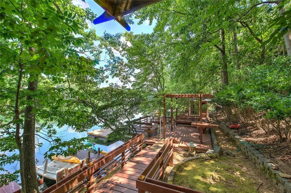 Waleska, Georgia 30183, United States, 3 Bedrooms Bedrooms, ,4 BathroomsBathrooms,Residential,Active,172326