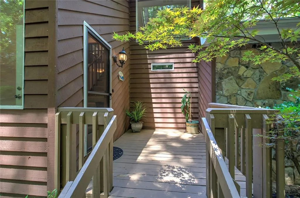 Waleska, Georgia 30183, United States, 3 Bedrooms Bedrooms, ,4 BathroomsBathrooms,Residential,Active,172326