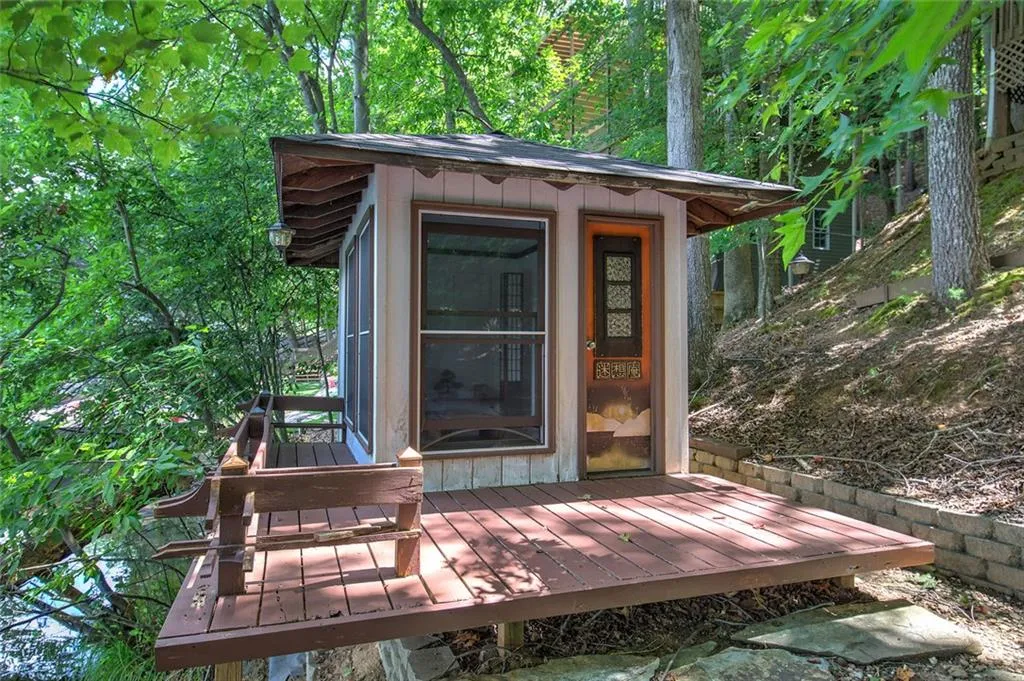 Waleska, Georgia 30183, United States, 3 Bedrooms Bedrooms, ,4 BathroomsBathrooms,Residential,Active,172326