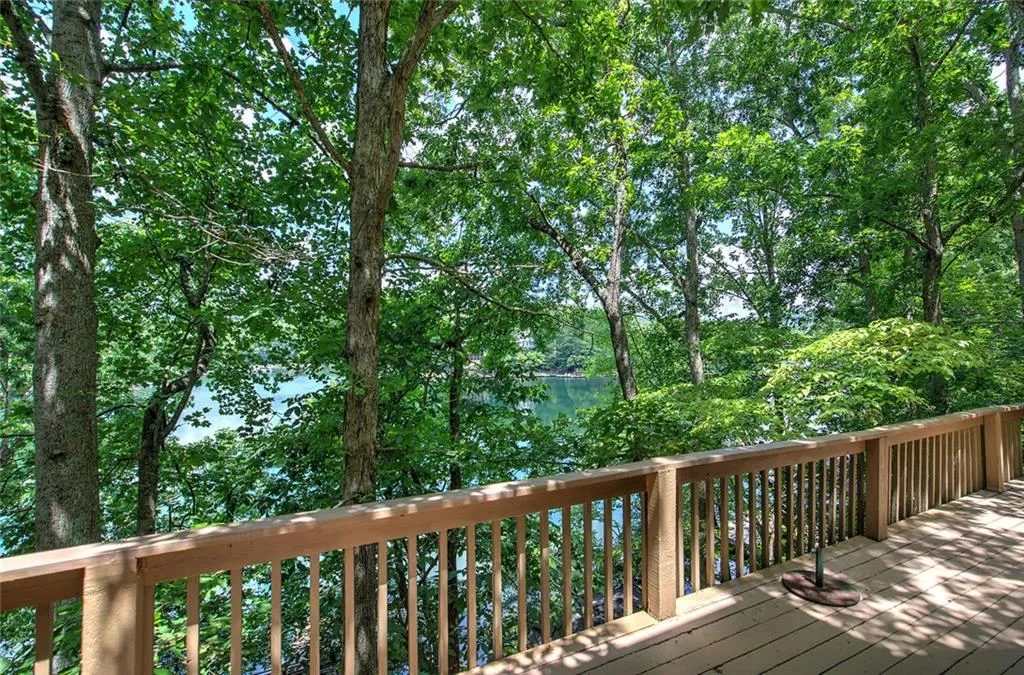 Waleska, Georgia 30183, United States, 3 Bedrooms Bedrooms, ,4 BathroomsBathrooms,Residential,Active,172326