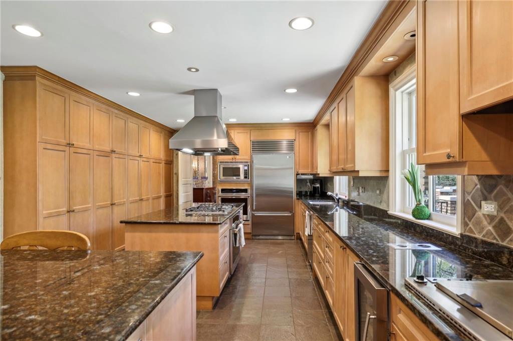 4195 Woodland Brook Drive, Atlanta, Georgia image 6