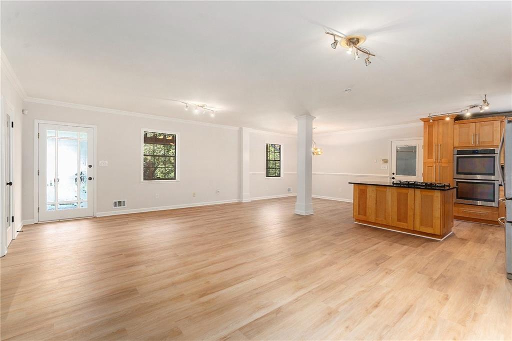 1608 Drakes Drive