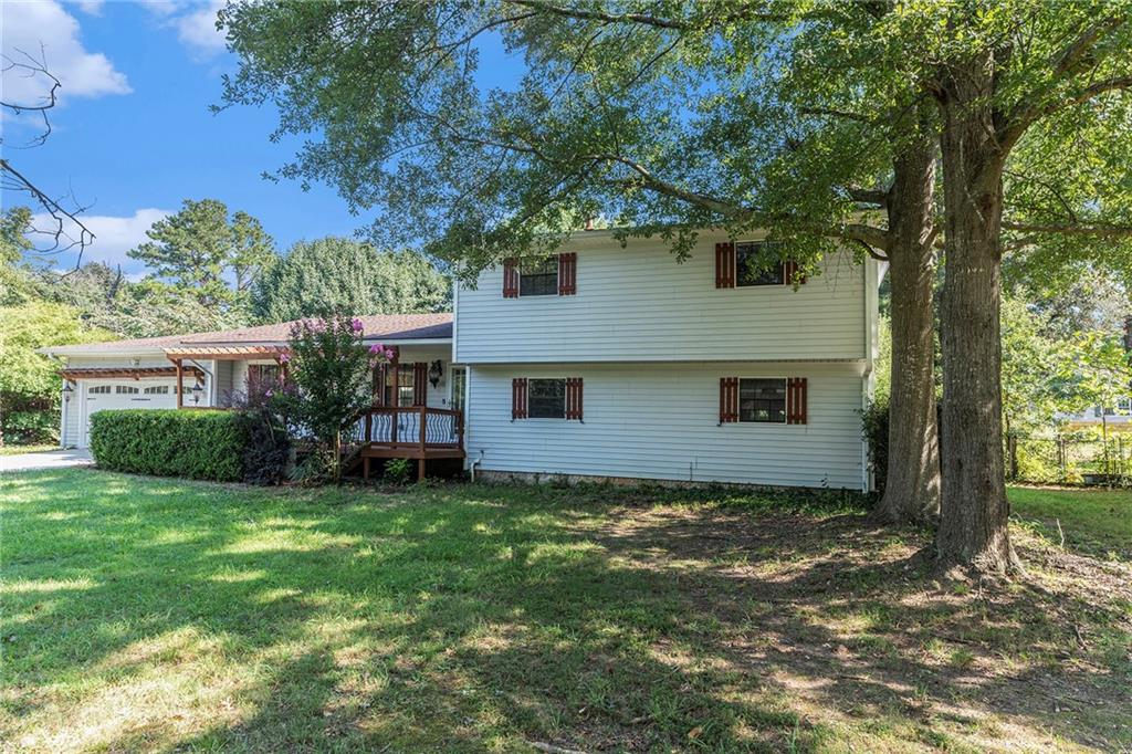1608 Drakes Drive