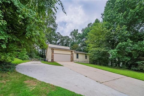 Photo of 5115 Carole Place, Stone Mountain, GA 30087 (MLS # 7641483)