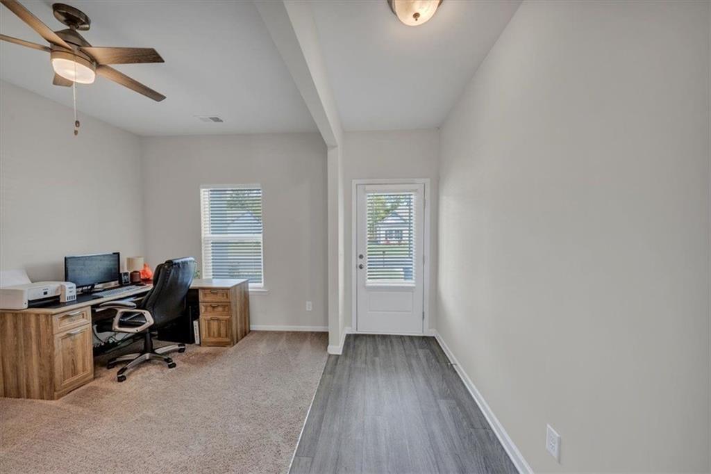 109 ROYAL OAK Drive NE