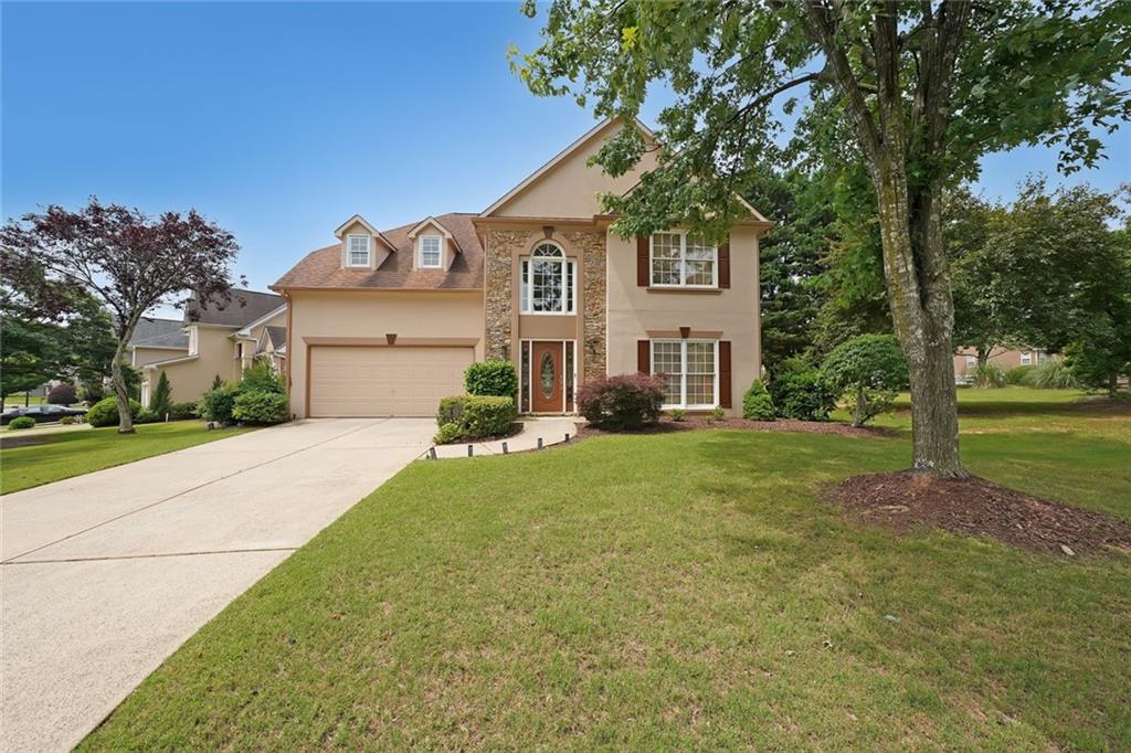 Bright and Open 3 BR, 2 1/2 Bath home in convenient East Cobb location. New carpeting. Kitchen open to FR with Breakfast area. 2-story family room, separate dining room, and living room. Spacious master bedroom with tray ceiling. Master bath with garden tub and separate shower. huge renovated deck overlooks private fenced yard with storage shed. Convenient to shopping. Ready to move in. Ideal for entertaining.