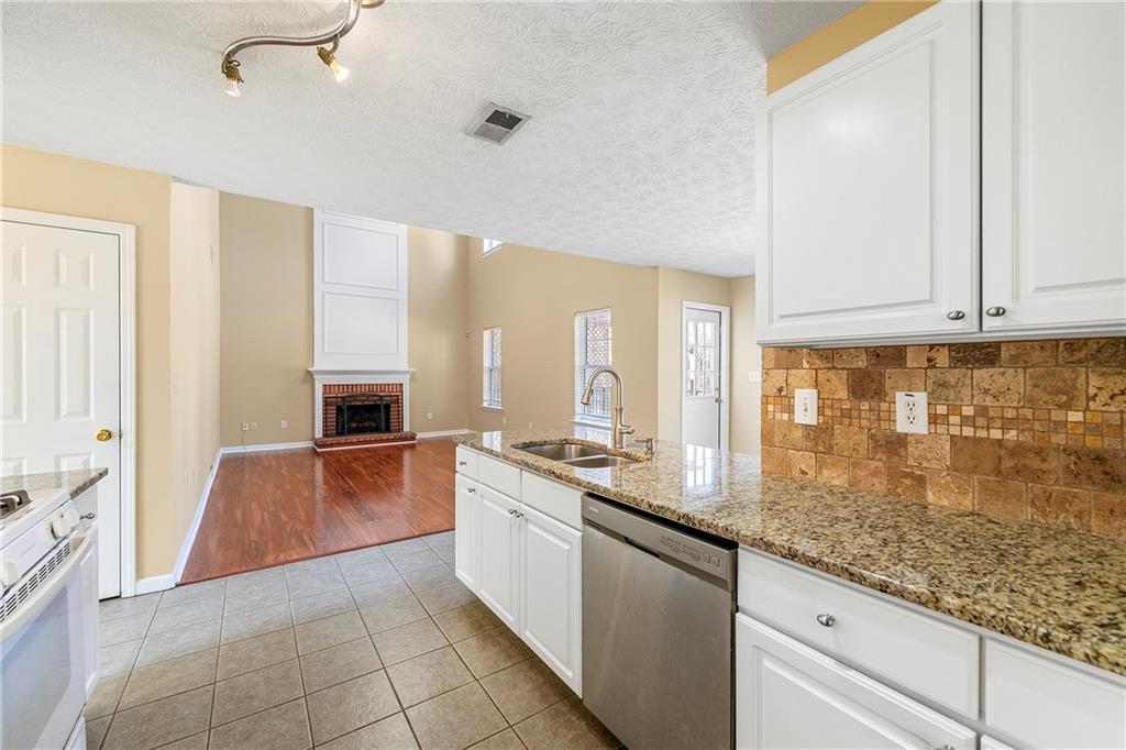 13060 Crabapple Lake Drive, Roswell, Georgia image 13