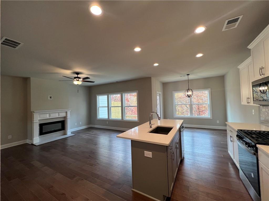 340 Lakeside Court