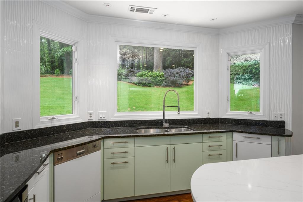 1165 E Beechwood Drive, Atlanta, Georgia image 11