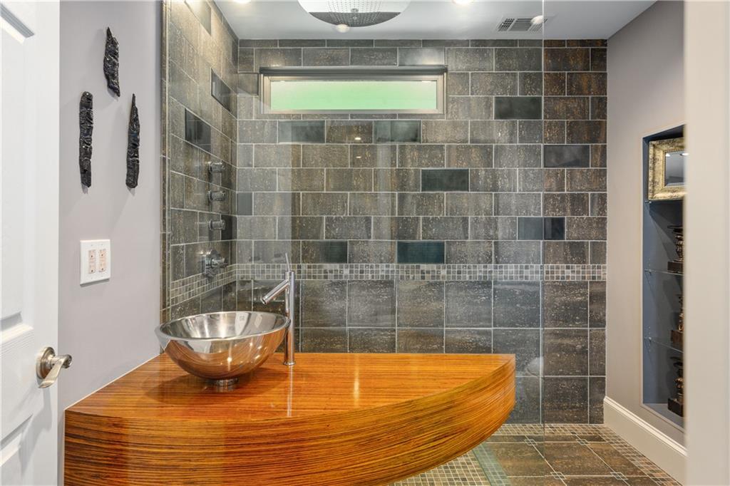 1165 E Beechwood Drive, Atlanta, Georgia image 21