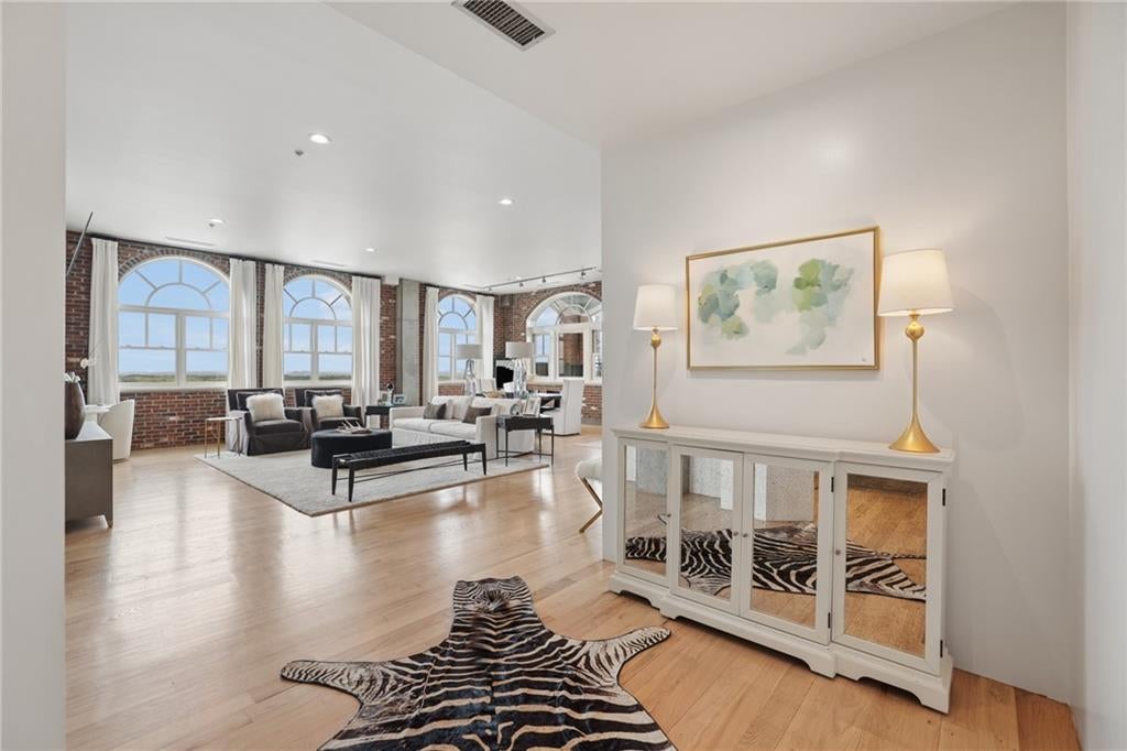 3180 Mathieson Drive NE 1403