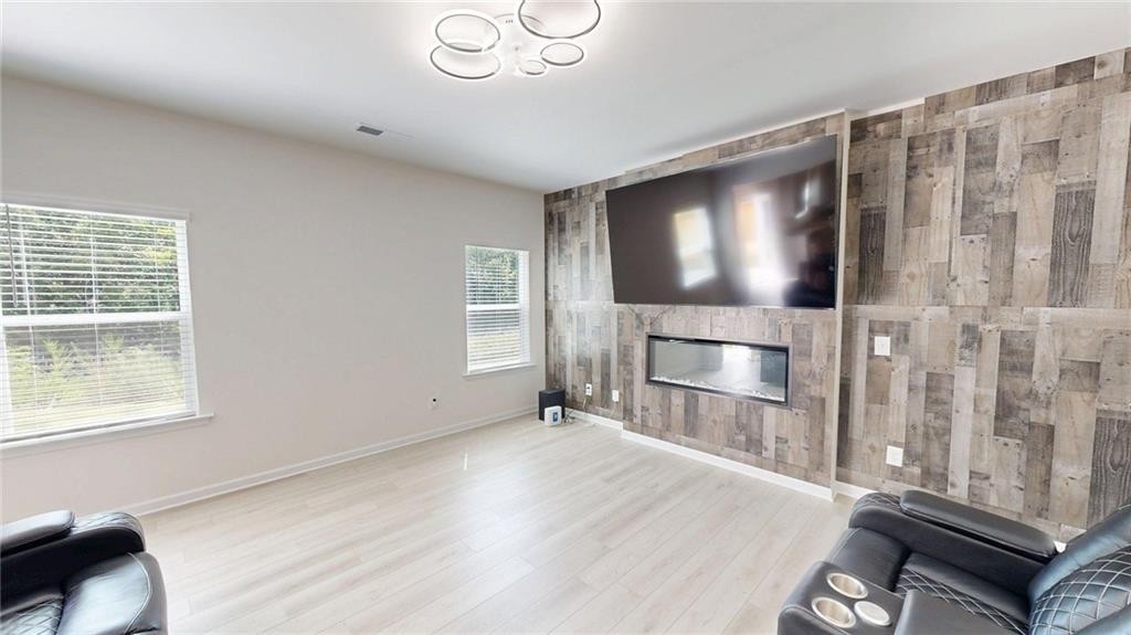 662 Blackshear Trl
