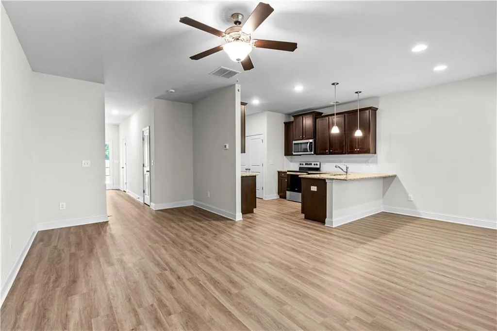 Covington, Georgia 30014, United States, 3 Bedrooms Bedrooms, ,3 BathroomsBathrooms,Residential,Active,196666