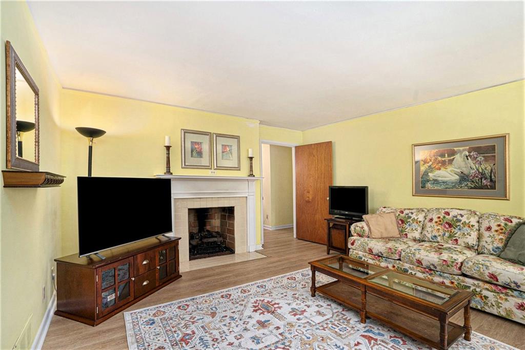 Photo 10 of 42 of 4807 Kenilworth Drive house