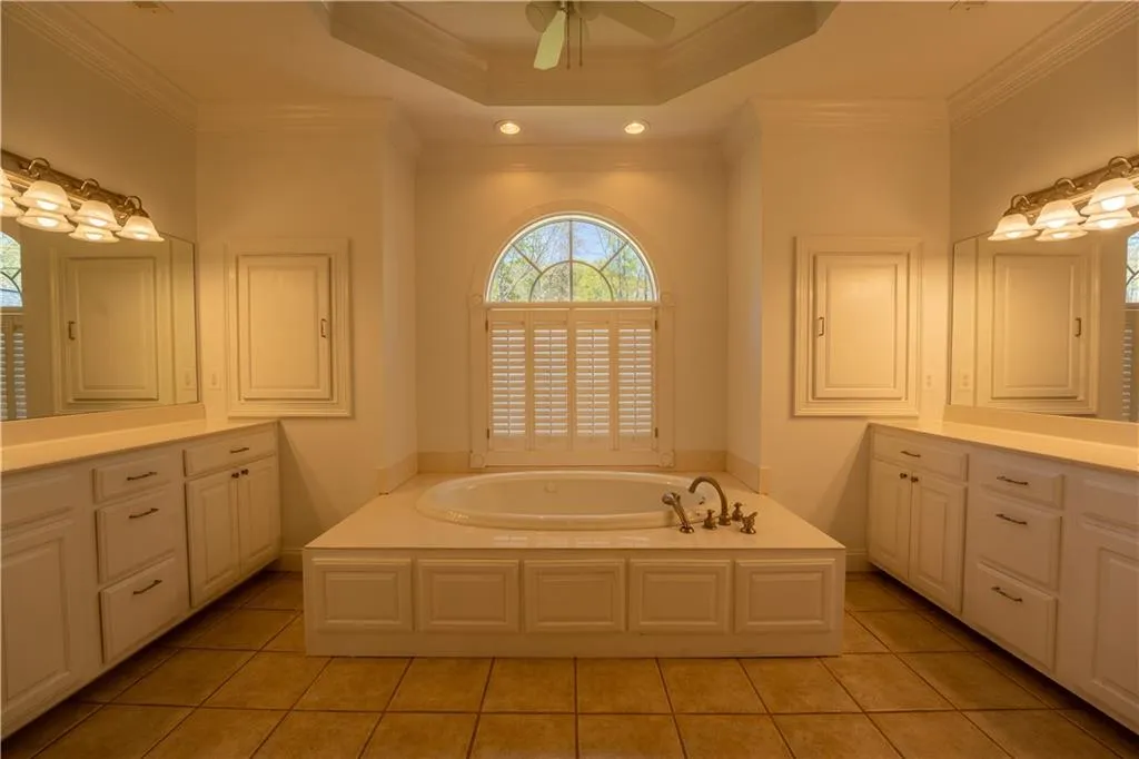 Clarkesville, Georgia 30523, United States, 5 Bedrooms Bedrooms, ,5 BathroomsBathrooms,Residential,Active,112479