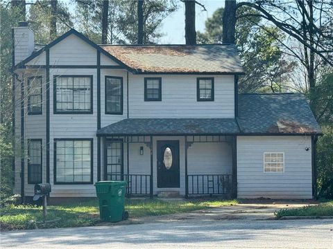 Homes For Sale - 948 Lake Drive Court<br/> Stone Mountain, GA 30088