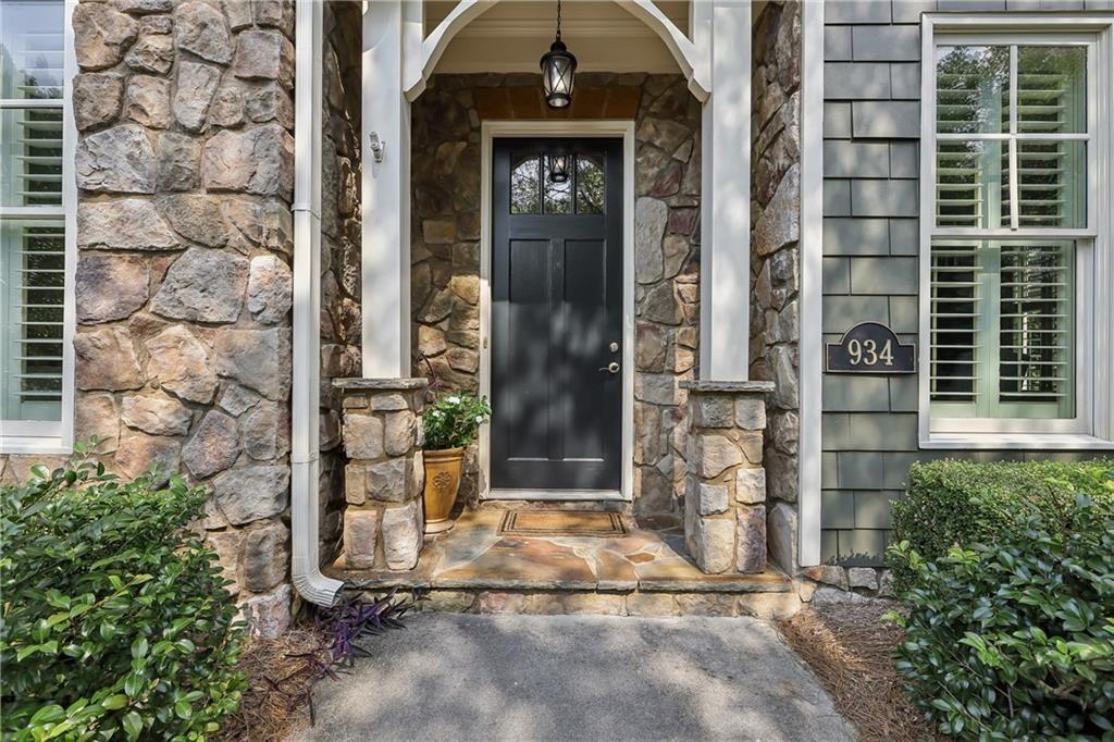 934 Grey Village Circle