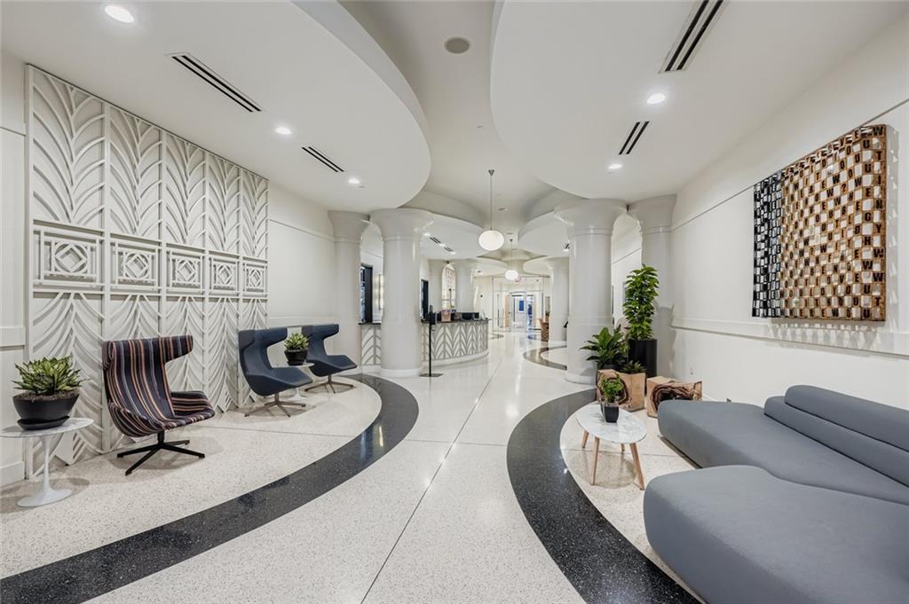 860 Peachtree 902