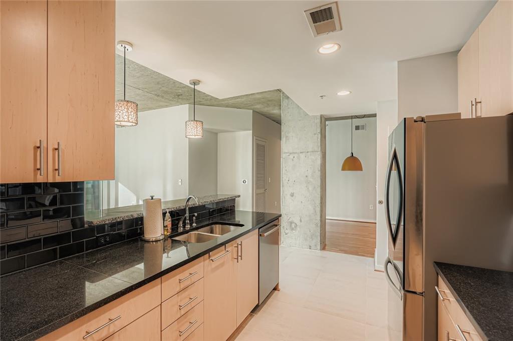 860 Peachtree 902