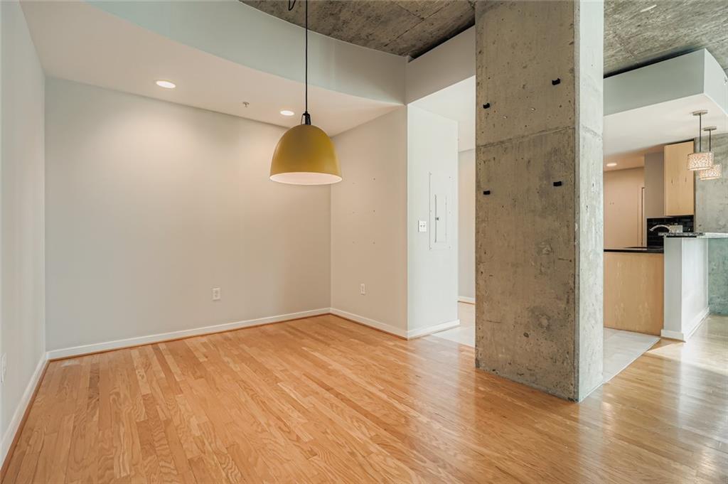 860 Peachtree 902