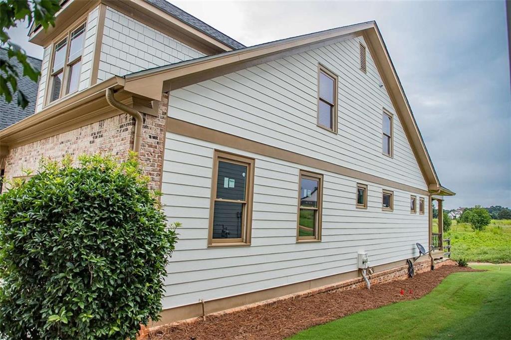 1211 Hawthorne Circle