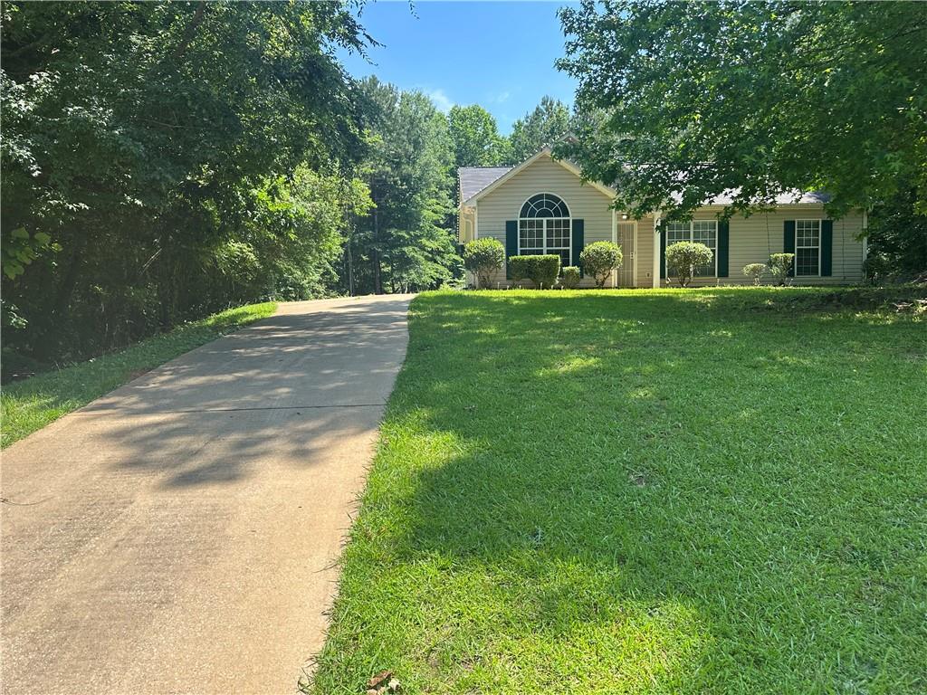 PRICE REDUCED — MOTIVATED SELLER! Now listed at $238,900, this property is priced to sell quickly. Seller is also offering $3,000 toward buyer’s closing costs with an acceptable offer. Don’t miss this opportunity — schedule your showing today before it’s gone!
welcome to this charming home in LaGrange Georgia,This well-mainteined 3 bedroom, 2 bathroom. The property is in good condition and features modern hard title wood flooring. Appliances are included and in good contion: refrigerator, stove/oven, microwave,dryer,and washer. Located in a peaceful negihborhood , this property is perfect for comfortable living and ready for you to make it for own!.