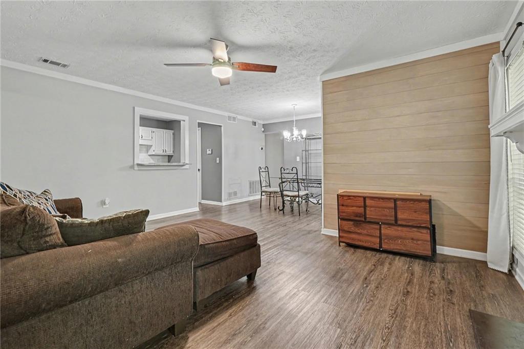 4004 Woodridge Way