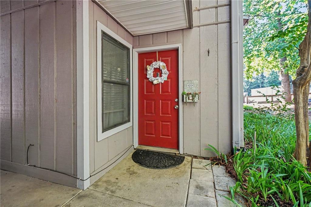 4004 Woodridge Way