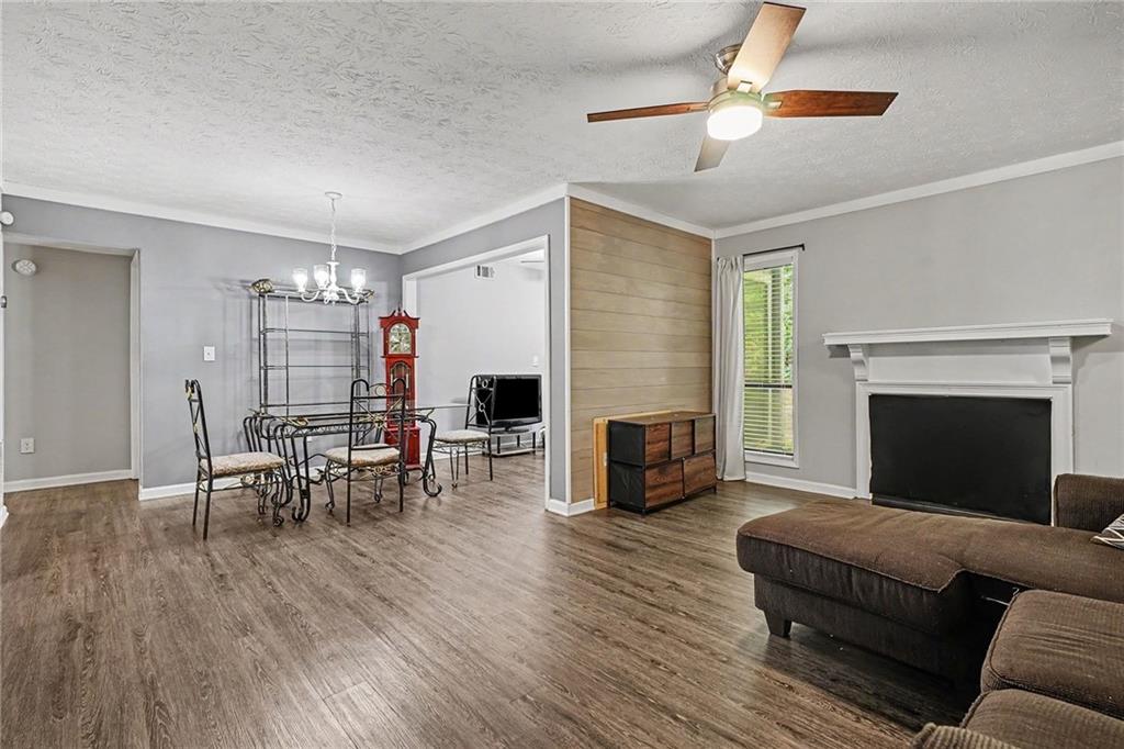 4004 Woodridge Way