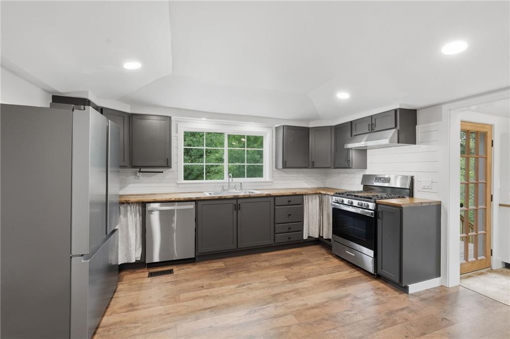 1563 Davenport Road