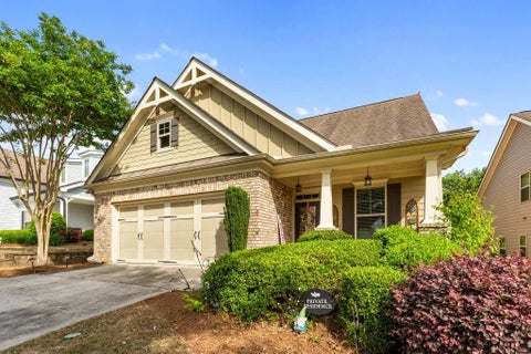 Homes For Sale - 6867 Flagstone Way<br/> Flowery Branch, GA 30542