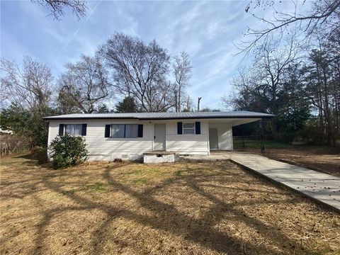 Homes For Sale - 127 SW Old Stage Drive Drive<br/> Milledgeville, GA 31061